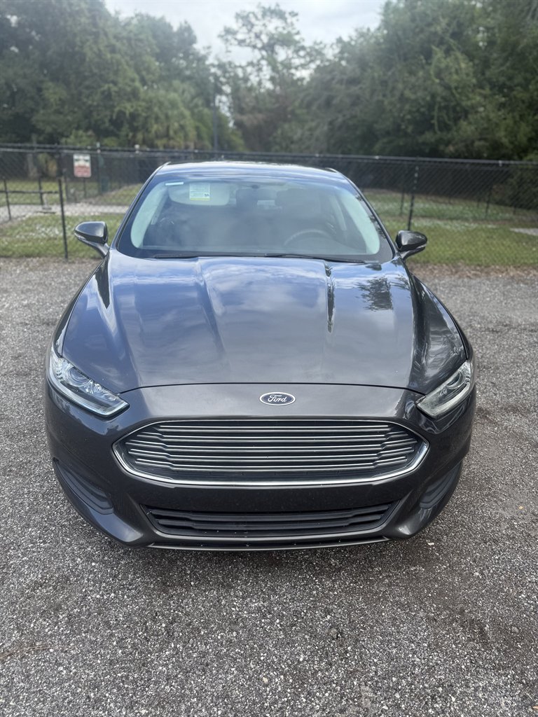 2016 Ford Fusion SE's photo